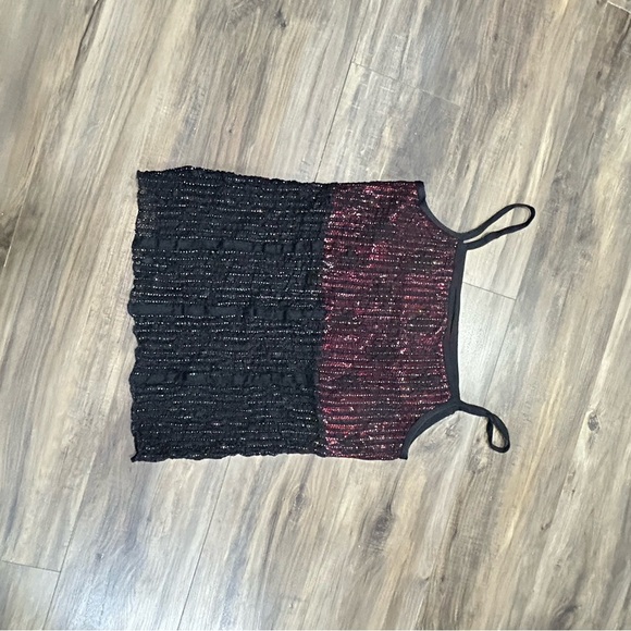 💗Chic Black and Red Lace Camisole with Adjustable Straps - Picture 2 of 3